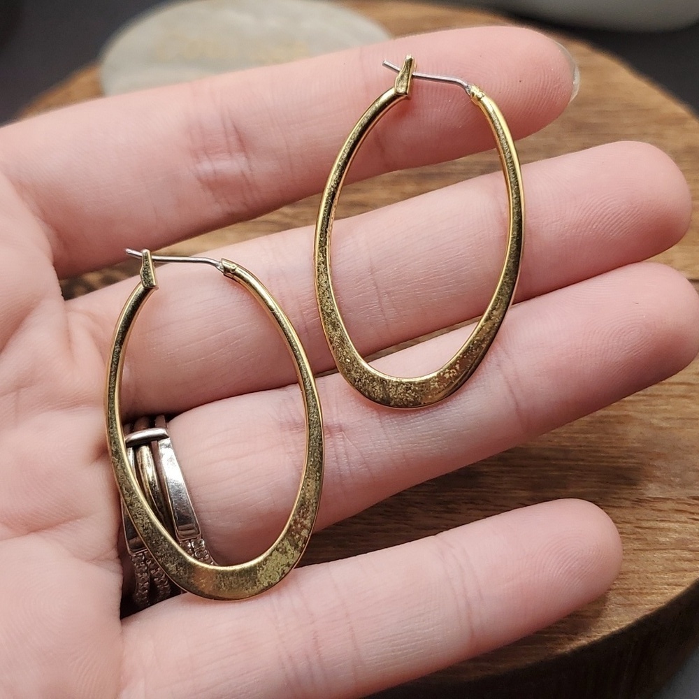 E647 estate sleek hoop earrings